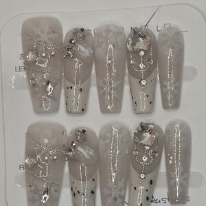 Medium Press-On Nails color Gray or Silver Press-On Nails with Rhinestones -M8